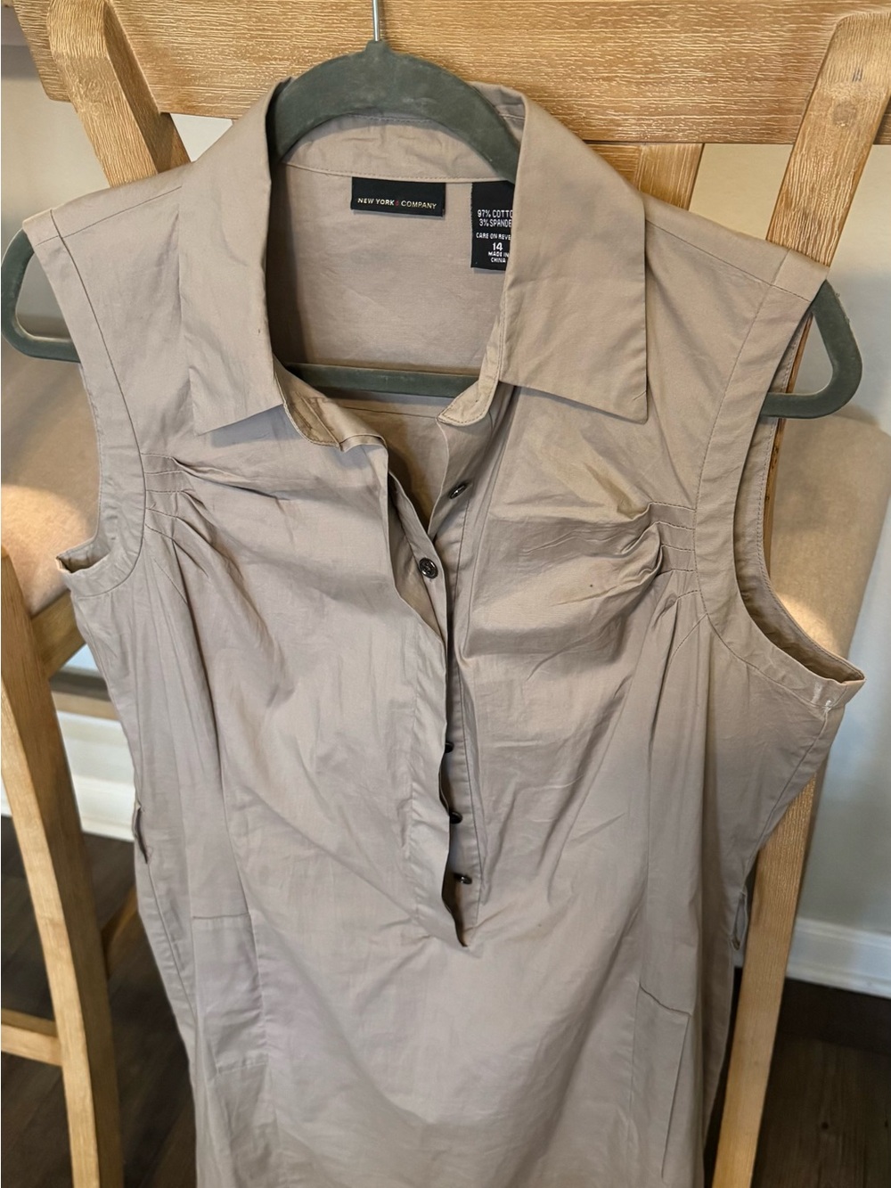 New York & Company Beige Sleeveless Button-Front Collared Top